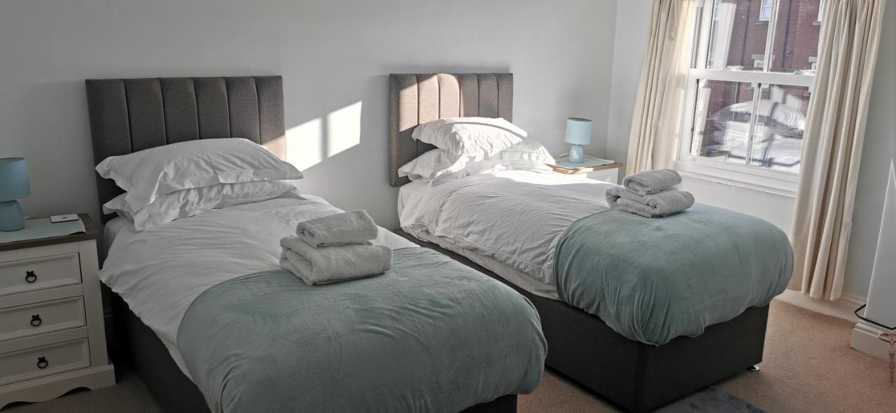 27 Princess Royal - 1st Floor 3 Bed Apartment *